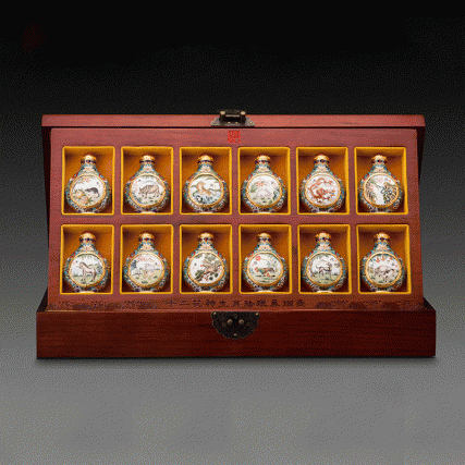 【中藝堂】张同禄 景泰蓝《十二花神生肖珐琅鼻烟壶》