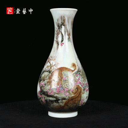 王辉大师制《粉彩事事如意瓶》 | 粉润柔和，瑞兽生动，景致层叠 | 案头陈设，寓意祥瑞