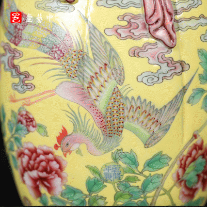 宫廷珐琅彩典藏·王辉督造「凤舞牡丹包袱瓶」 | 苏富比同款，特价尊享 | 锦袱束瓶，富贵天成，案头重器