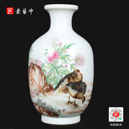 珐琅彩文石花卉冬瓜瓶 | 王辉再造经典陈设雅器，瓶型圆润饱满，花石相映，清供案头