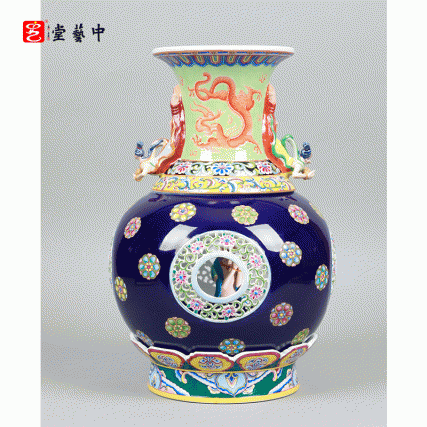 珐琅彩《撒花飞天尊》 | 王辉大师再造敦煌初唐321窟神韵 | 散花飞天环绕，莲窗内塑佛国，千年壁画“活”在瓷上